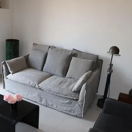 La De La Maison Du Village * גאסה